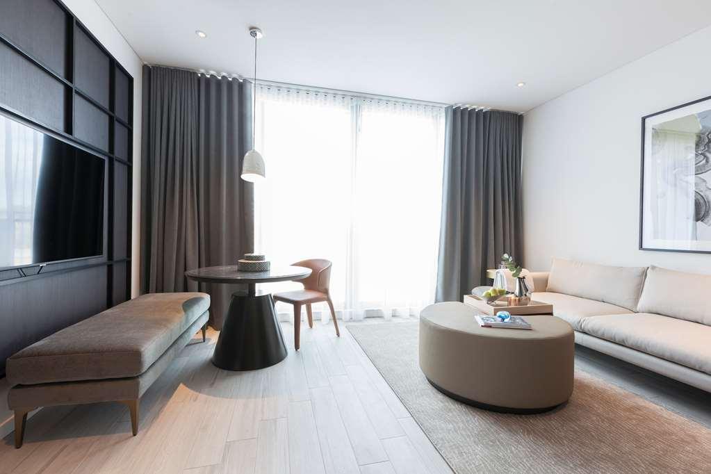 One Global Resorts Green Square Сидней Интерьер фото A suite at the hotel