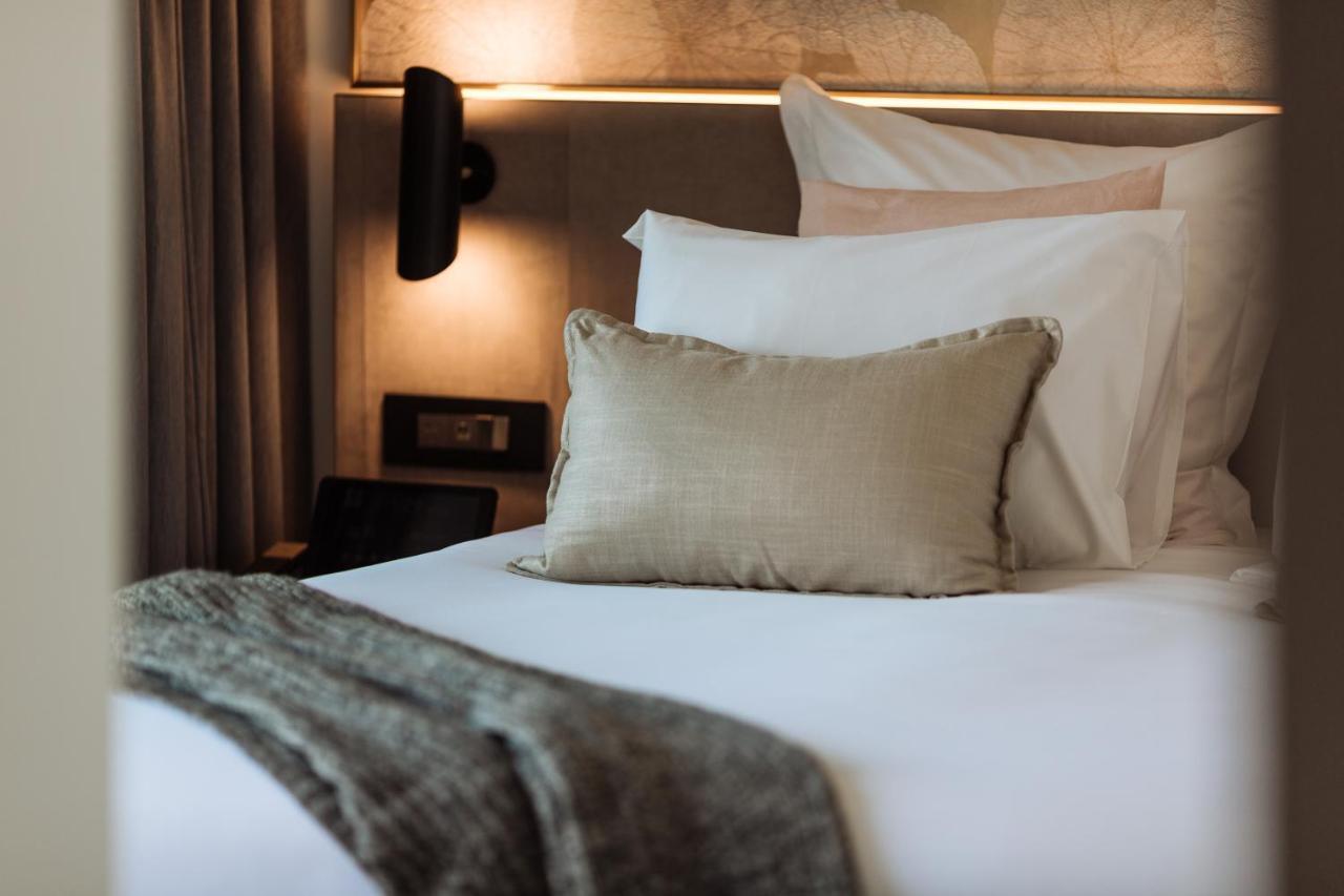 One Global Resorts Green Square Сидней Экстерьер фото A bed with a throw